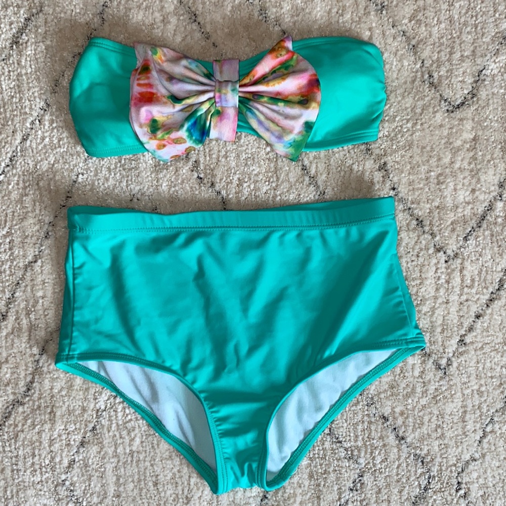 Strapless high waisted bathing suit